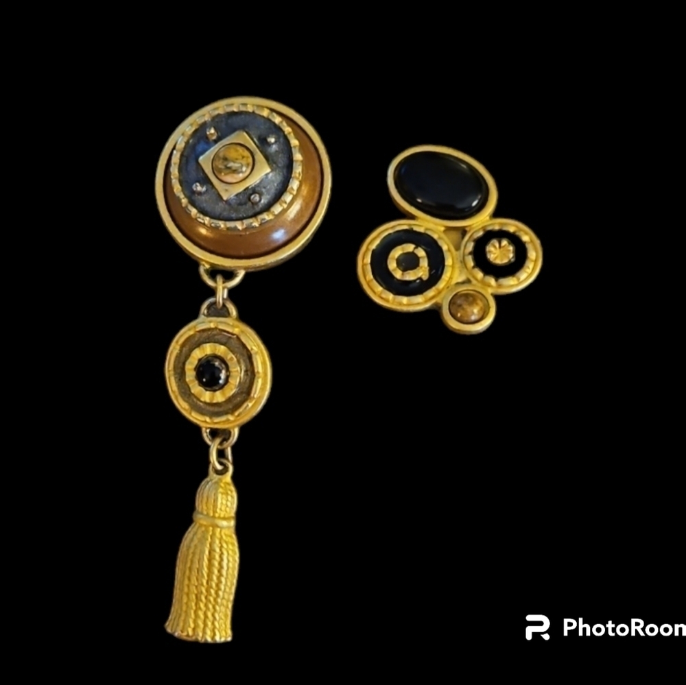 VTG 1980s Mismatched Etruscan Style Egyptian Revival Clip-on Earrings